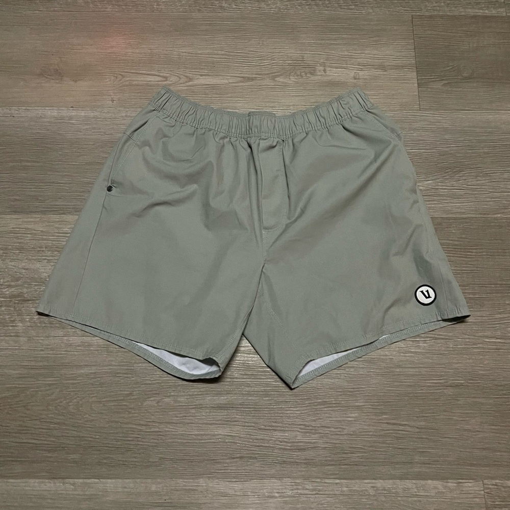Men’s Vuori Maverick Valley shorts size M gray brand new without tags